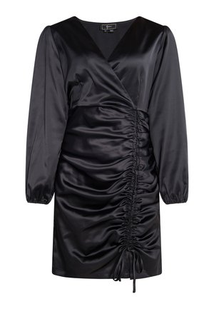 Črna satenska obleka z globokim V-izrezom, dolgimi pufastimi rokavi in gubanjem spredaj. Ima detajle z vrvico na robu.