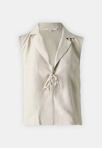 Beige ärmellose Bluse mit eingeschnittenem Kragen, Frontbindedetail und glatter Textur. Verfügt über Seitenschlitze für Bewegungsfreiheit.