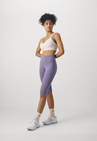 Nike Performance ONE CAPRI - Tights - daybreak/black