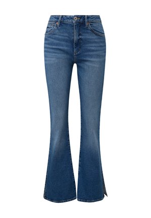 Jean en denim bleu évasé avec une taille haute, présentant une fermeture à bouton sur le devant et des fentes sur les côtés au niveau de l'ourlet pour plus de détail et de style.