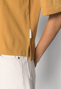 Marc O'Polo Jednoduché tričko - yellow