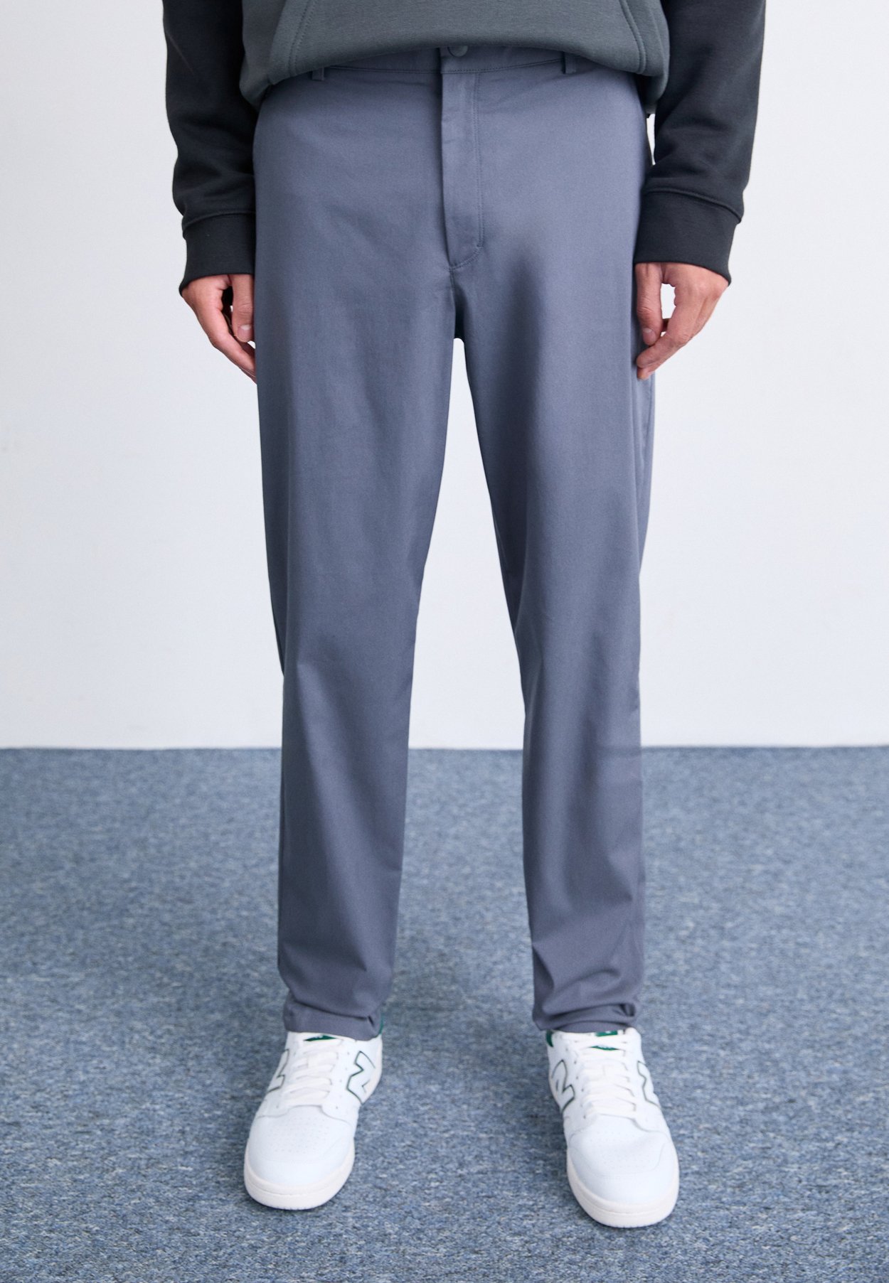 ATHLETICS STANDARD TAPERED PANT 