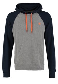 Szary i granatowy hoodie z kieszenią kangurką, pomarańczowymi sznurkami ściągającymi i małym logo na piersi. Wykonany z miękkiej, mieszanej tkaniny.