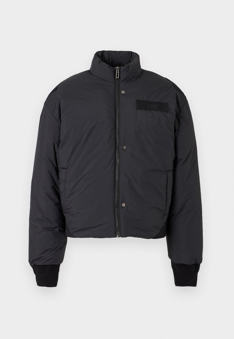 Schwarze, verkürzte Pufferjacke mit Stehkragen, Frontreißverschluss, Druckknöpfen und einer aufgesetzten Tasche auf der linken Brust. Weicher, strukturierter Stoff.