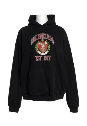 Czarna bluza z kapturem i kieszenią z przodu, czerwono-zielony herb, tekst "BALENCIAGA" u góry i "EST. 1917" na dole na piersi.
