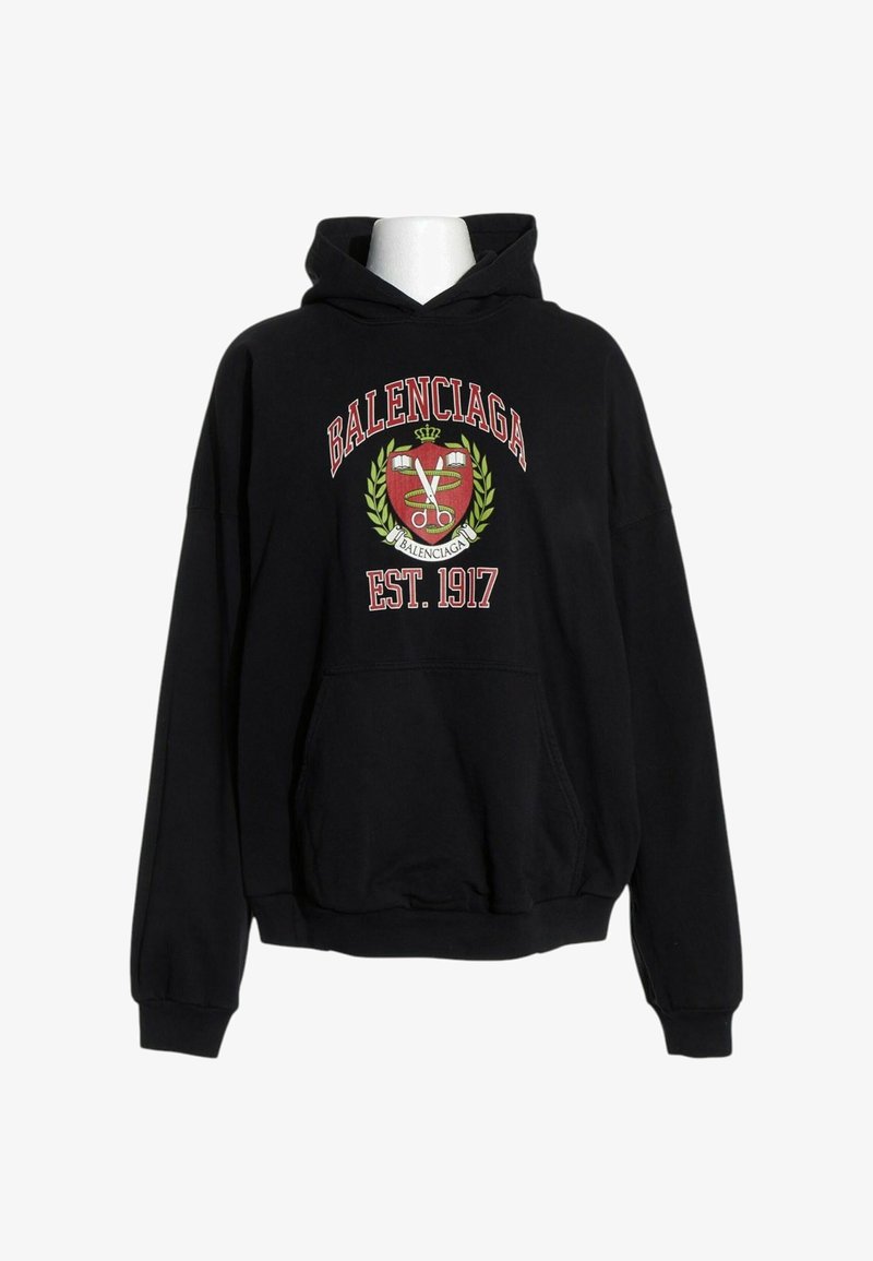 Sweat à capuche noir avec poche avant, motif de blason rouge et vert, texte "BALENCIAGA" au-dessus et "EST. 1917" en dessous sur la poitrine.