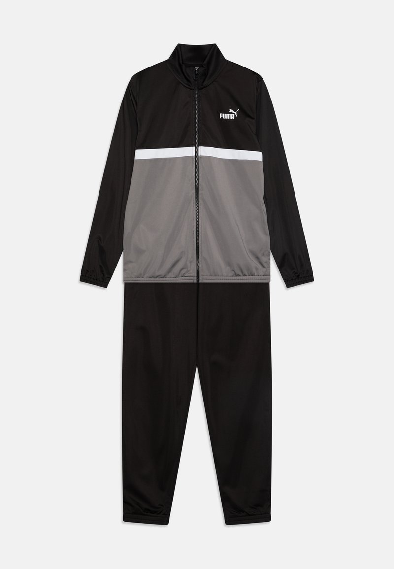 Sort og grå træningsdragt med lynlås foran, høj krave og elastiske manchetter; har et vandret hvidt bånd og PUMA-logo på brystet.