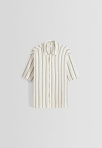 Kortärmad krämfärgad skjorta med vertikala svarta ränder, knäppt framtill och med klassisk krage, liggande platt på en grå bakgrund.