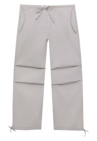 Lichtgrijze, lichte broek met een koord in de taille, twee zijzakken en verstelbare boorden. Soepele textuur met een relaxte pasvorm.