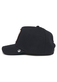 Gorra azul marino con forma estructurada, visera plana y tela texturizada. Presenta un parche de logo en la parte frontal y detalles de costura a lo largo de la visera.