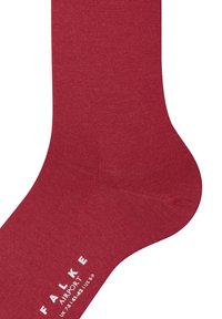 Punainen puuvillasukka, jossa on sileä pinta; nilkassa valkoisella painettuna FALKE-logo ja kokotiedot.