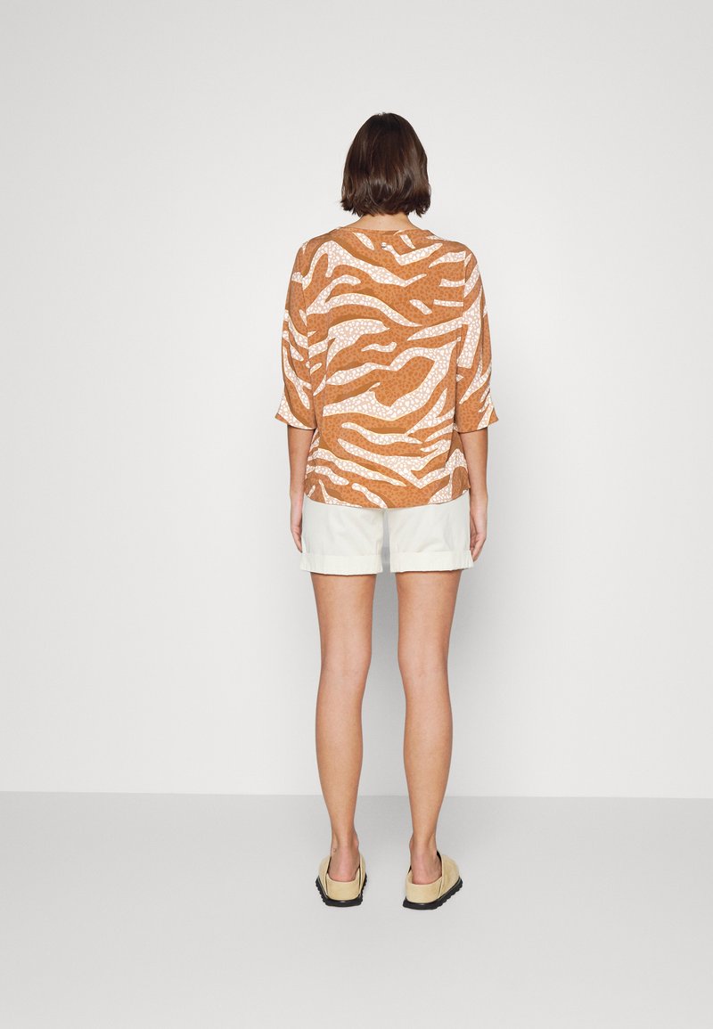 Damen Kleider | Marc Cain Langarmshirt riad/hellbraun - NA57228 Damen Kleider | Marc Cain Langarmshirt riad/hellbraun - NA57228