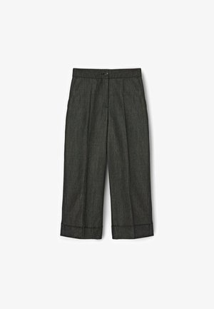Pantalon gris foncé à jambes larges avec plis avant, fermeture par boutons et ourlets retroussés, présenté à plat sur un fond blanc.