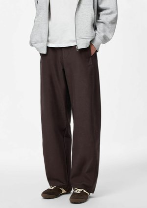 Pieces HOSE PCRIKKE BARREL - Pantalon classique - hot fudge