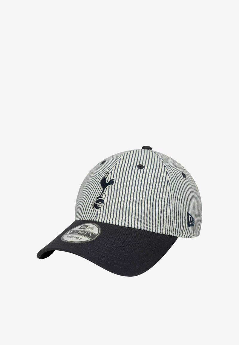 Gestreifte Kappe in Marineblau und Weiß, mit einem einfarbigen Marineblauen Schirm, gesticktem Logo, verstellbarem Rücken und strukturiertem Material für besseren Grip.