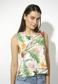 Buntes ärmelloses Oberteil mit tropischen Blumen- und Blattmustern, gefertigt aus leichtem Stoff mit rundem Halsausschnitt und einem kleinen Ausschnitt.