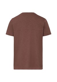 T-shirt marron uni à manches courtes vu de dos, avec une couture horizontale au-dessus du dos.