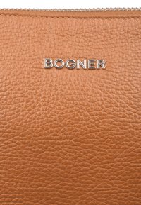 Bogner ANDERMATT FLAVIA SHOULDER - Axelremsväska - mocha bisque