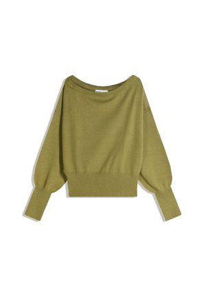 Pull court vert olive, avec un large col bateau, des manches ballon et un ourlet et des poignets côtelés. Texture douce et coupe décontractée.