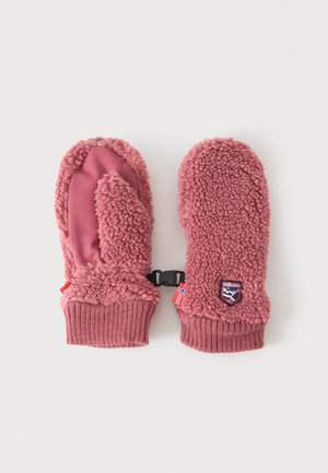 Par de manoplas de forro polar rosa con puños acanalados y un clip de plástico que las conecta, una manopla muestra un pequeño parche con el logo y detalle de bandera.
