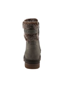 Grauer Knöchelstiefel mit Kragen aus Kunstfell, strukturiertem Material und Branding-Riemen. Verfügt über eine robuste Sohle und einen Seitenreißverschluss für einfaches Anziehen.