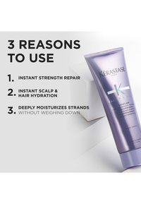 Kérastase Blond Absolu Cica Flash behandlingstube i lilla, med hovedfordeler listet ved siden av, på en hvit overflate mot en lys bakgrunn.