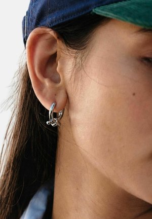 EDBLAD, NOVEL KNOT HOOPS L - Náušnice - silver-coloured