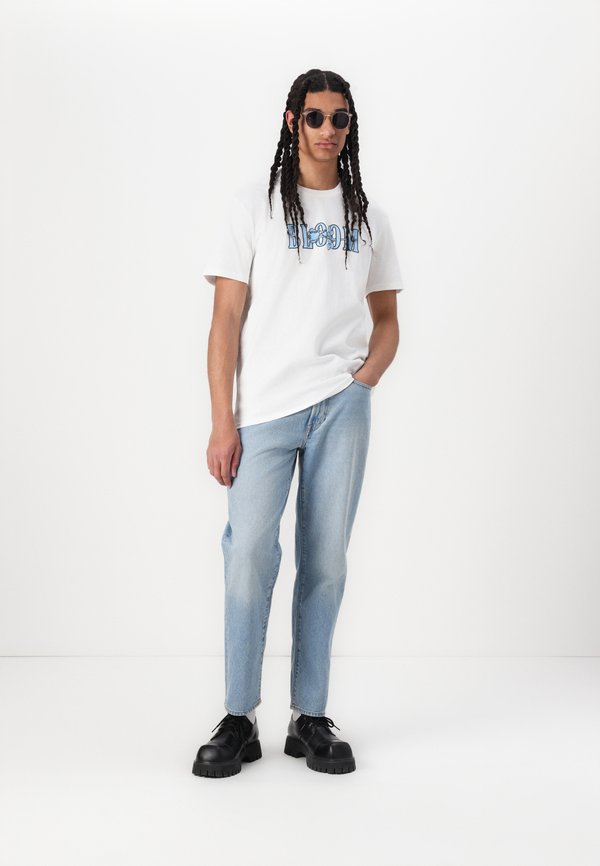 LOOSE  - Loose Jeans3