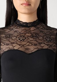 ONLY ONLSIA HIGHNECK HEART BODY - Pikkade varrukatega topp - black