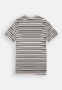 T-shirt à manches courtes en tissu doux avec des rayures horizontales beige, marine et blanche. Encolure dégagée classique avec ourlet droit.