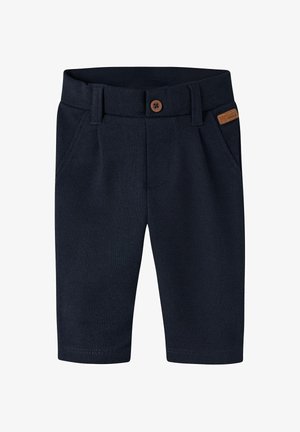 Shorts bleu marine en tissu texturé, dotés d'une fermeture à bouton, de poches avant et d'une petite étiquette en cuir.