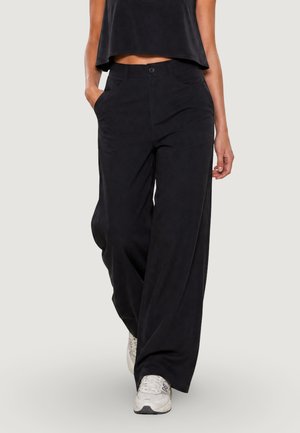 I AM, Pantalon classique - black