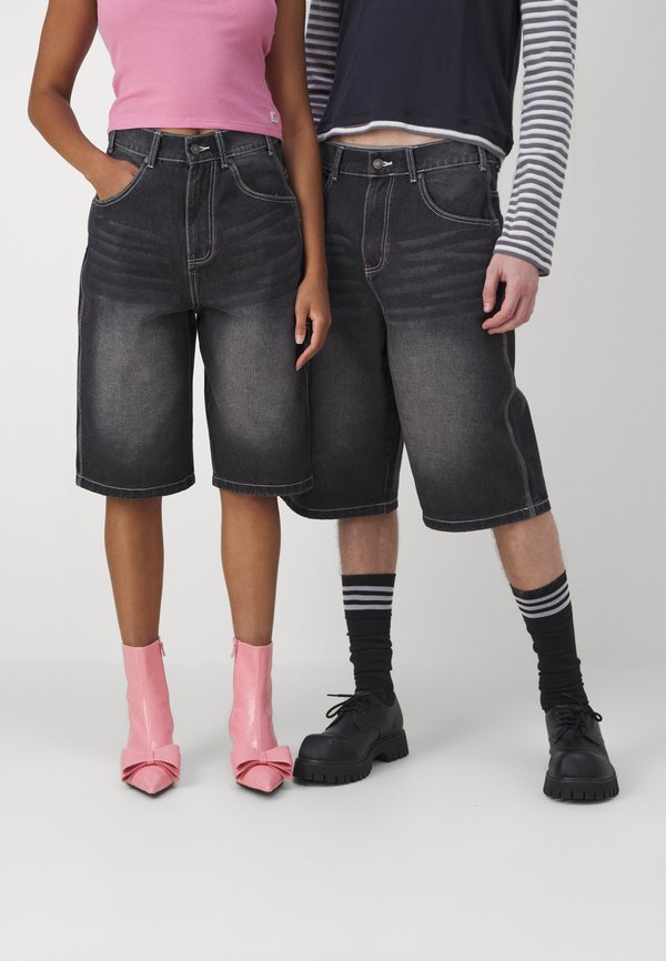 WASHED JUMBO JORTS UNISEX - Denim shorts4