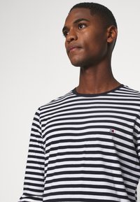 Tommy Hilfiger STRETCH SLIM FIT - Camisola de manga comprida - blue