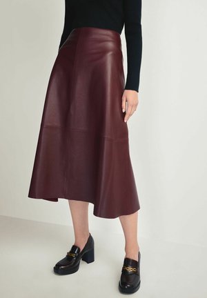 - Spódnica trapezowa