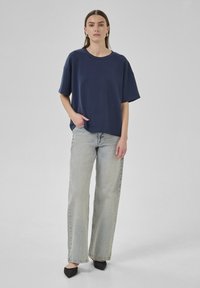 My Essential Wardrobe HELLE EMB BOXY - Basic T-shirt - after midnight