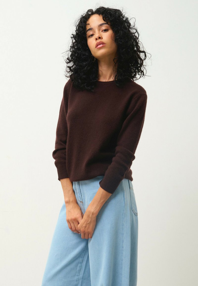 Authentic Cashmere COL ROND BOUTONNÉ DOS - Maglione - choco