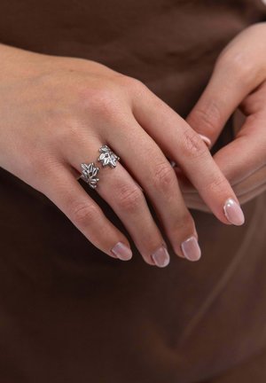 PURELEI, PURELEI RING LEAF - Ring - silver-coloured