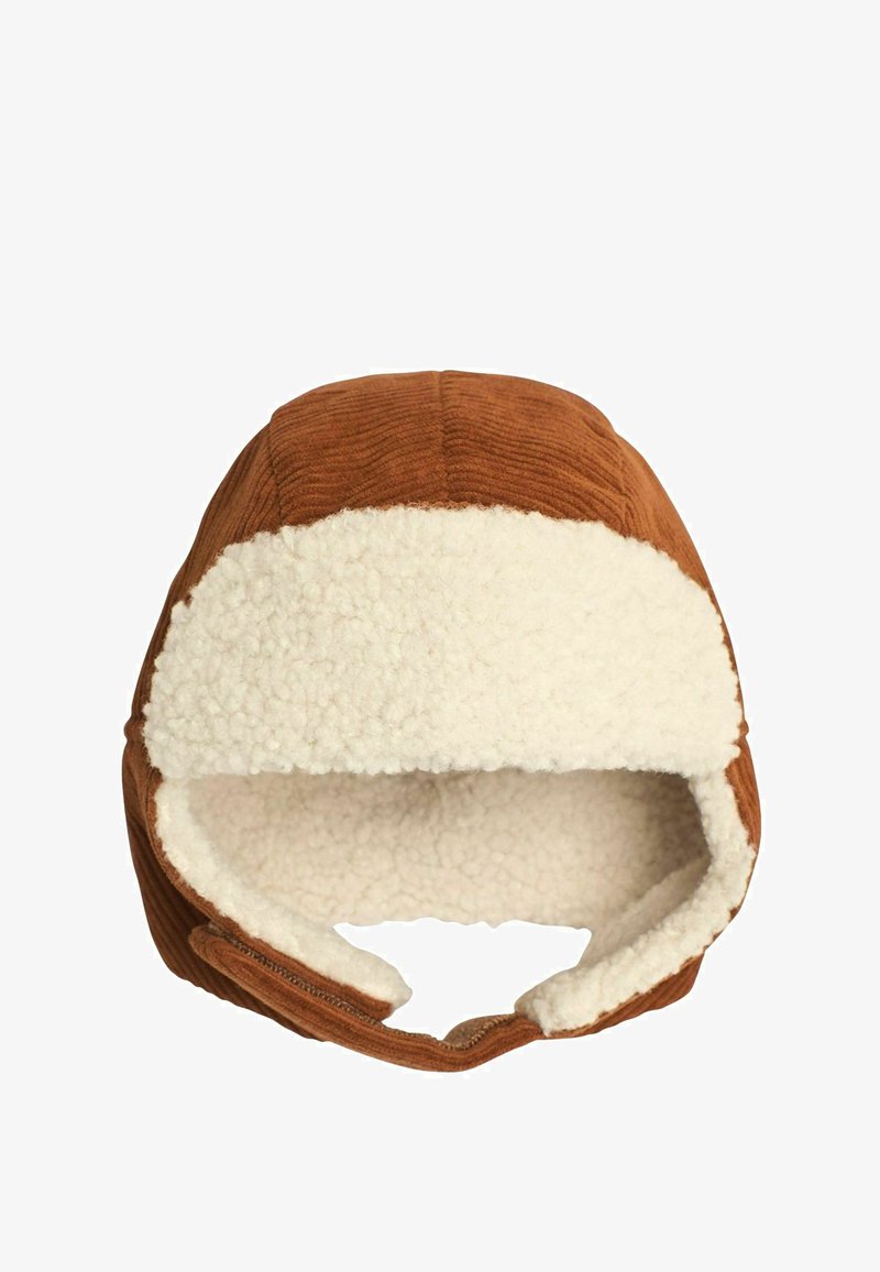 Cappello di velluto a coste marrone con fodera in finta pelliccia di montone color crema, forma arrotondata, lembi per le orecchie e cinturino regolabile per una vestibilità sicura.