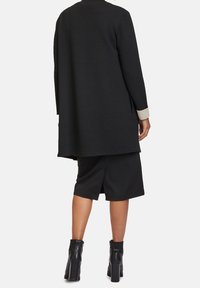 Betty Barclay Kurzmantel - black