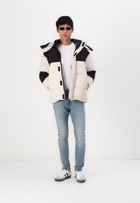 Jack & Jones JCOURBAN PUFFER - Vinterjakker - moonbeam\black
