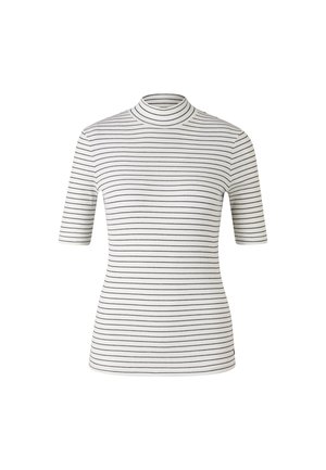 Witte gestreepte coltrui met korte mouwen, voorzien van horizontale donkerblauwe lijnen, ribbeltextuur en een aansluitende pasvorm.