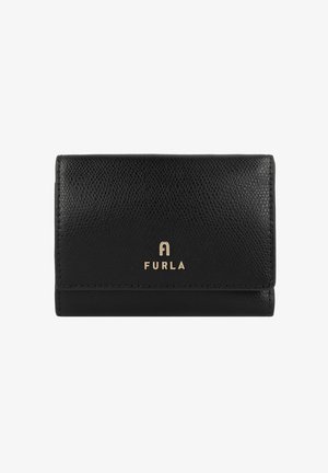 Zwarte leren portemonnee met een korrelige textuur, gouden hardware, frontale drukknoopsluiting en geperst logo. Compacte, rechthoekige vorm.