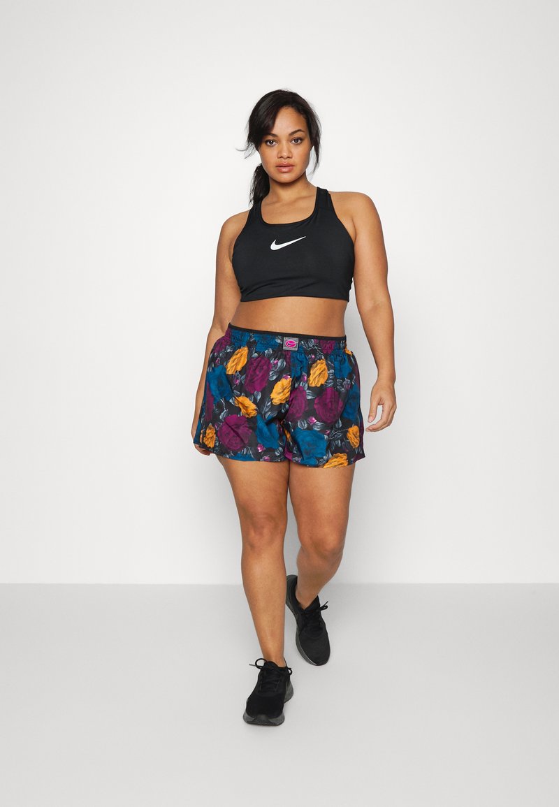 Damen Kleider | Nike Performance 10K SHORT PLUS kurze Sporthose black/black/schwarz - IE18632 Damen Kleider | Nike Performance 10K SHORT PLUS kurze Sporthose black/black/schwarz - IE18632