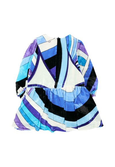 Abito di velluto con maniche lunghe, scollatura rotonda e gonna svasata. Progettato con strisce geometriche in tonalità di blu, viola e nero.