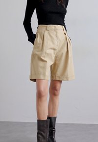 ASPESI BERMUDA - Pantaloni scurți - coloniale/colonial beige