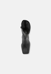 Vagabond EDWINA - Botas clássicas de cano curto - black