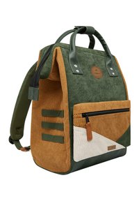 Zaino in corduroy verde e marrone con doppi manici, tasca frontale con zip, motivi geometrici e dettagli in pelle. Dotato di spallacci regolabili.