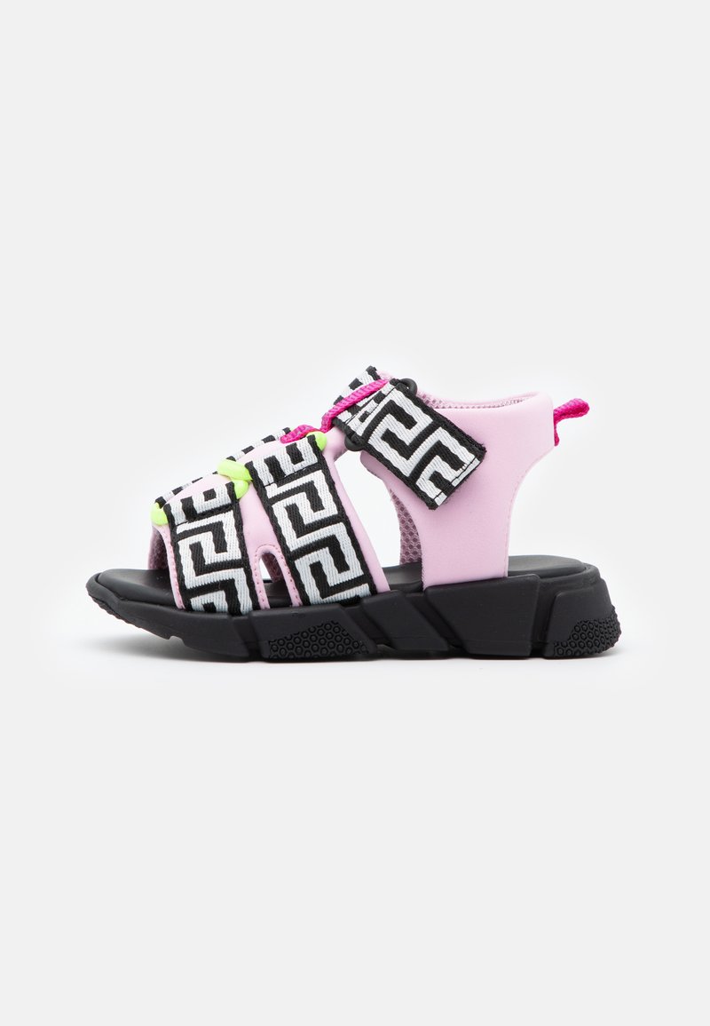 Kinder Sneaker | Versace UNISEX Riemensandalette candy/black/white/rosa - YZ51083 Kinder Sneaker | Versace UNISEX Riemensandalette candy/black/white/rosa - YZ51083