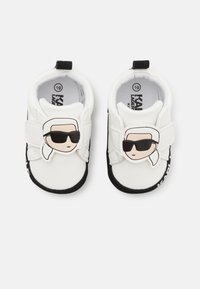 KARL LAGERFELD KIDS BABY SLIPPERS UNISEX - Spedbarnsko - white
